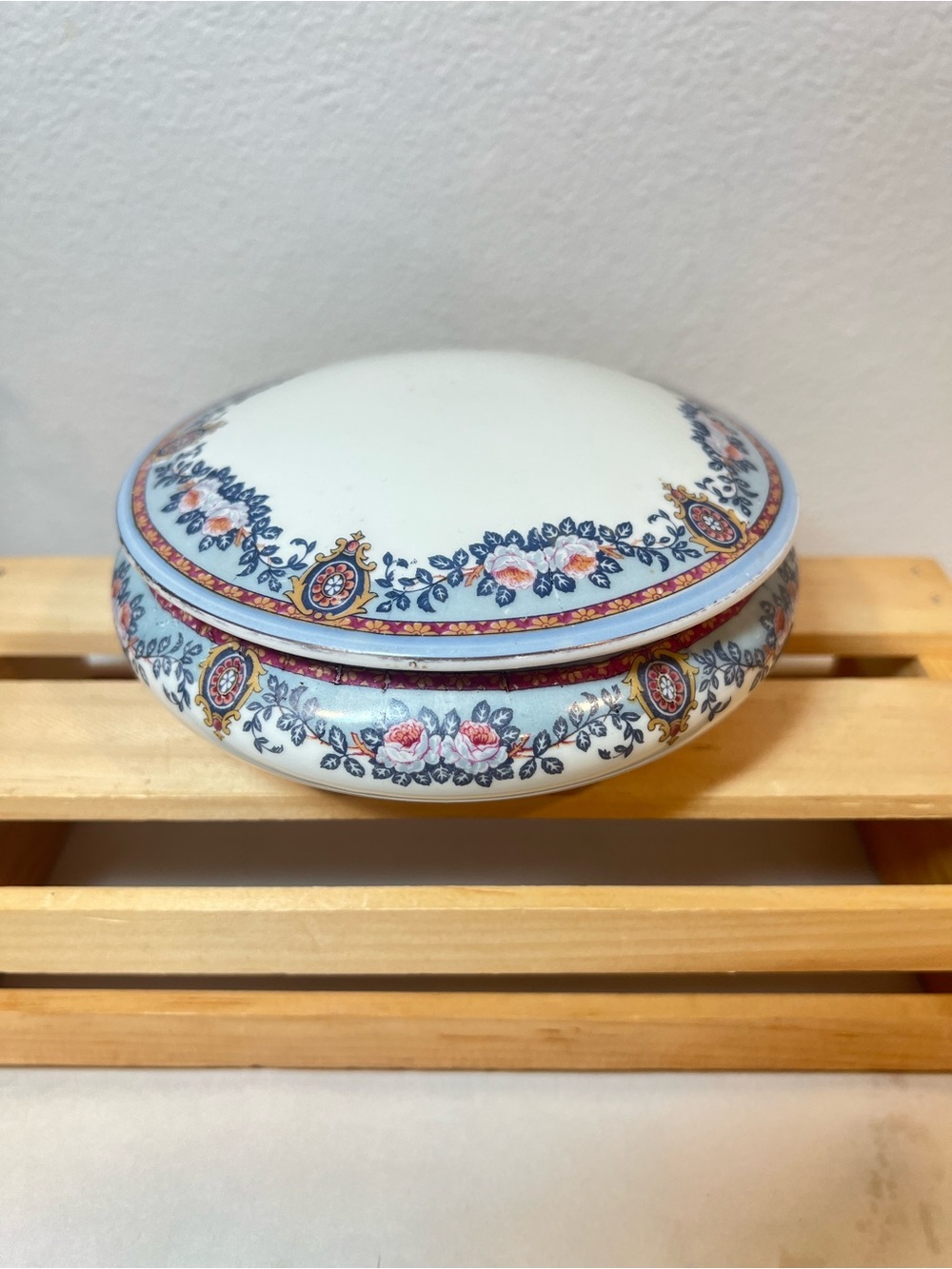 VTG Limoges Decorative Floral Porcelain Trinket Box w Lid | EUC